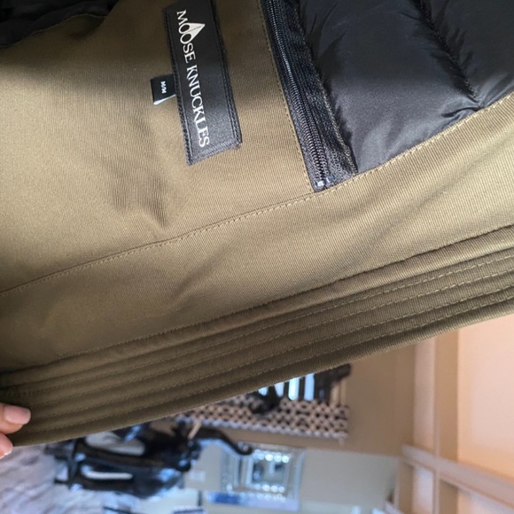 Authentic Moose Knuckles bomber M in ladies - Picture 4 of 6